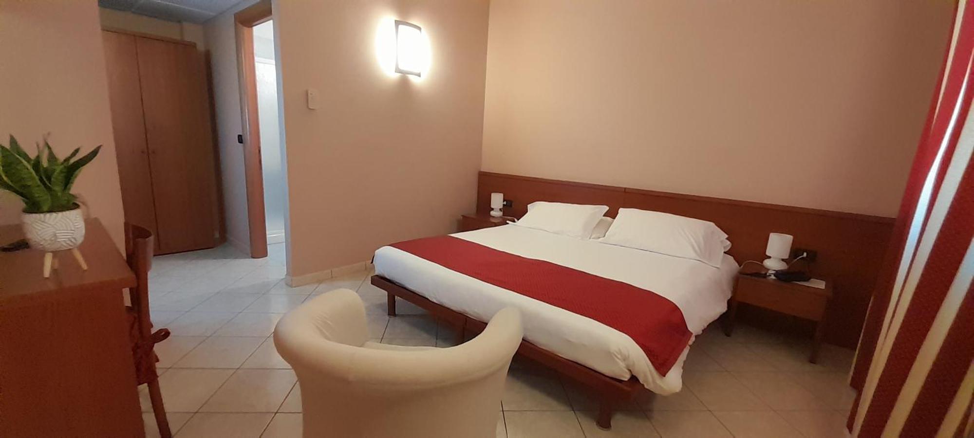 Hotel Ceretto Busca Ngoại thất bức ảnh