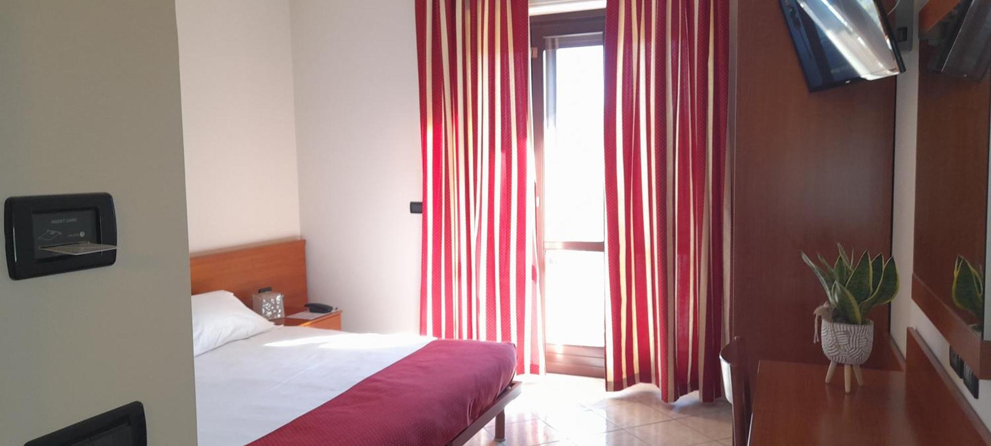 Hotel Ceretto Busca Ngoại thất bức ảnh